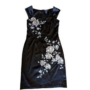 WHBM White House Black Market Floral Embroidered Silky Dress 10
